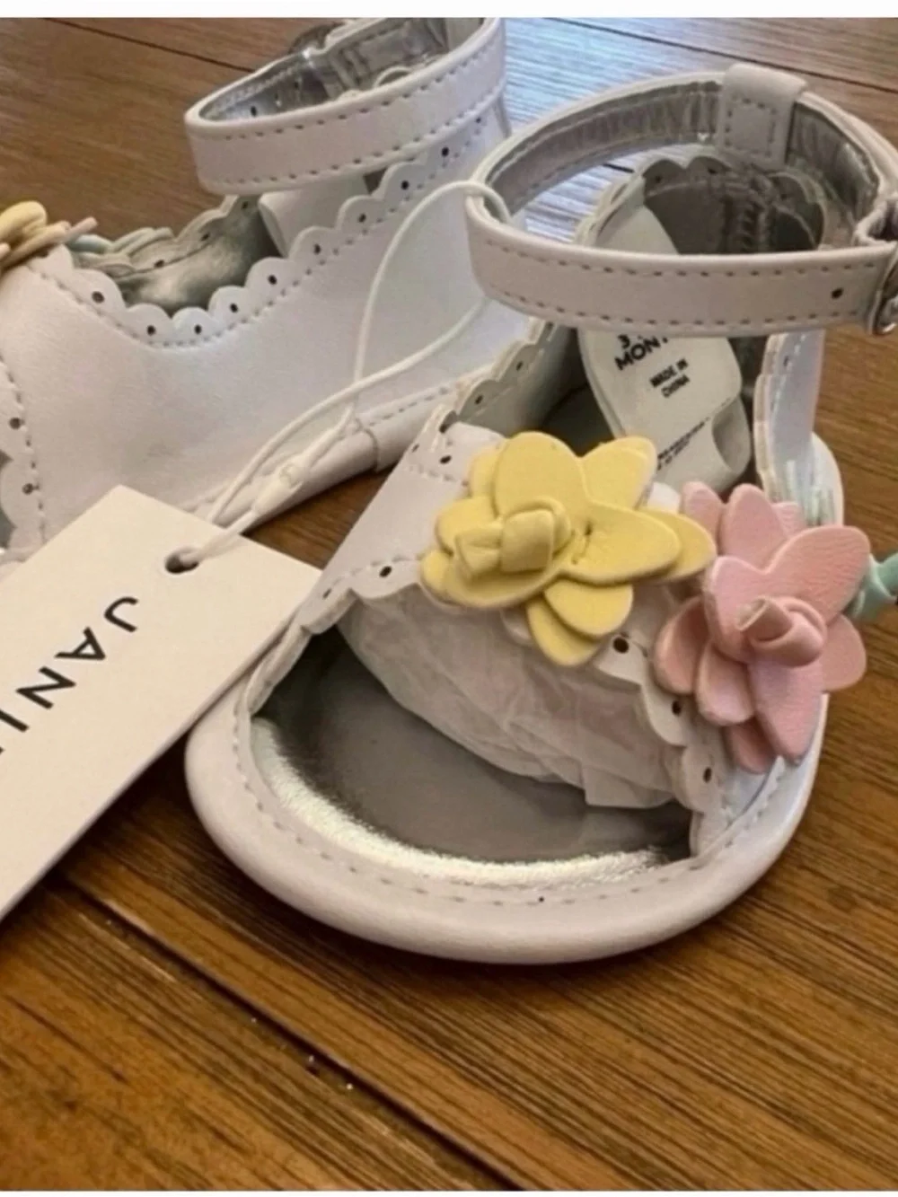 Janie and Jack White Floral T-Strap Sandals Baby Girls Size 3–6 Months NWTr